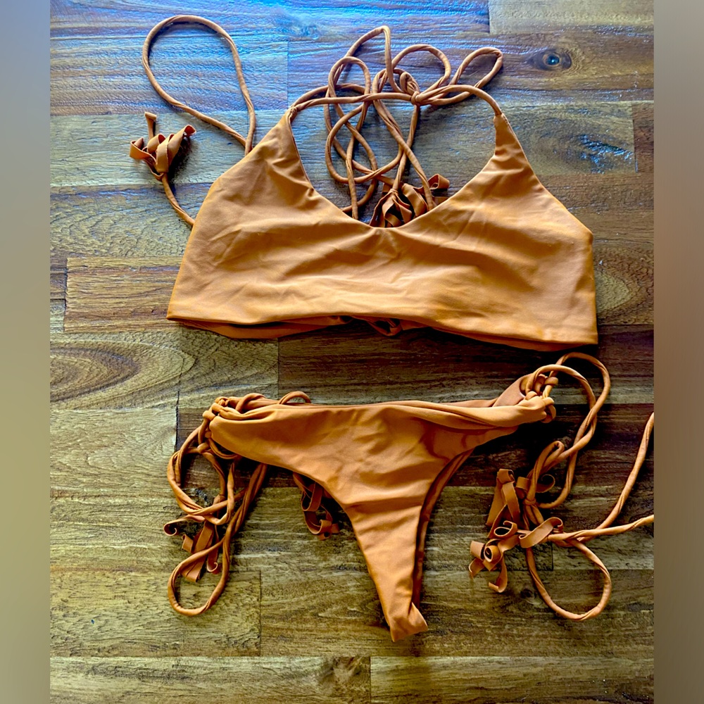 KAOHS 2 piece bottoms are small and top is large